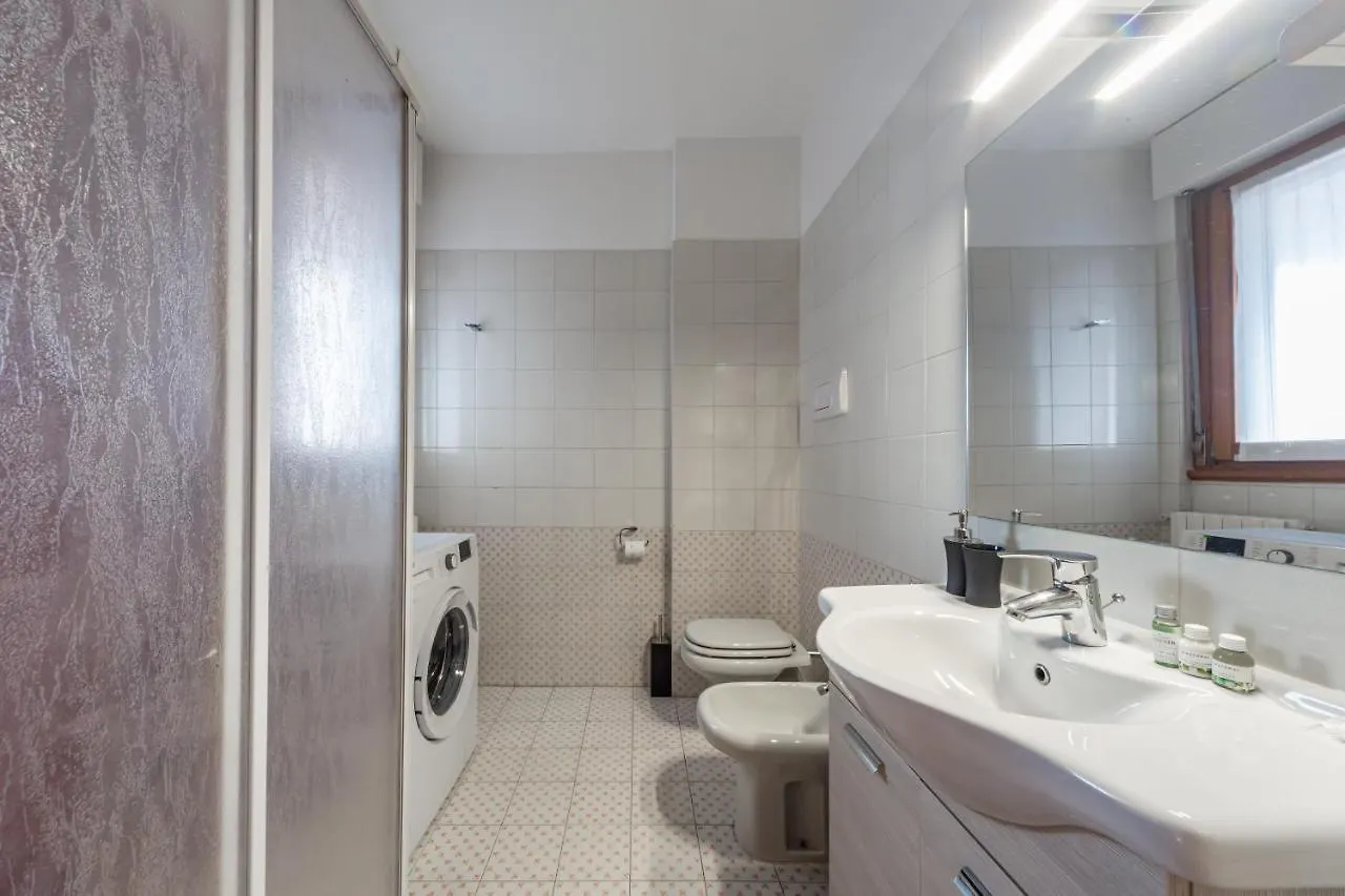 Ferienwohnung Cozy Apt - Private Parking & Terrace Mailand Apartment