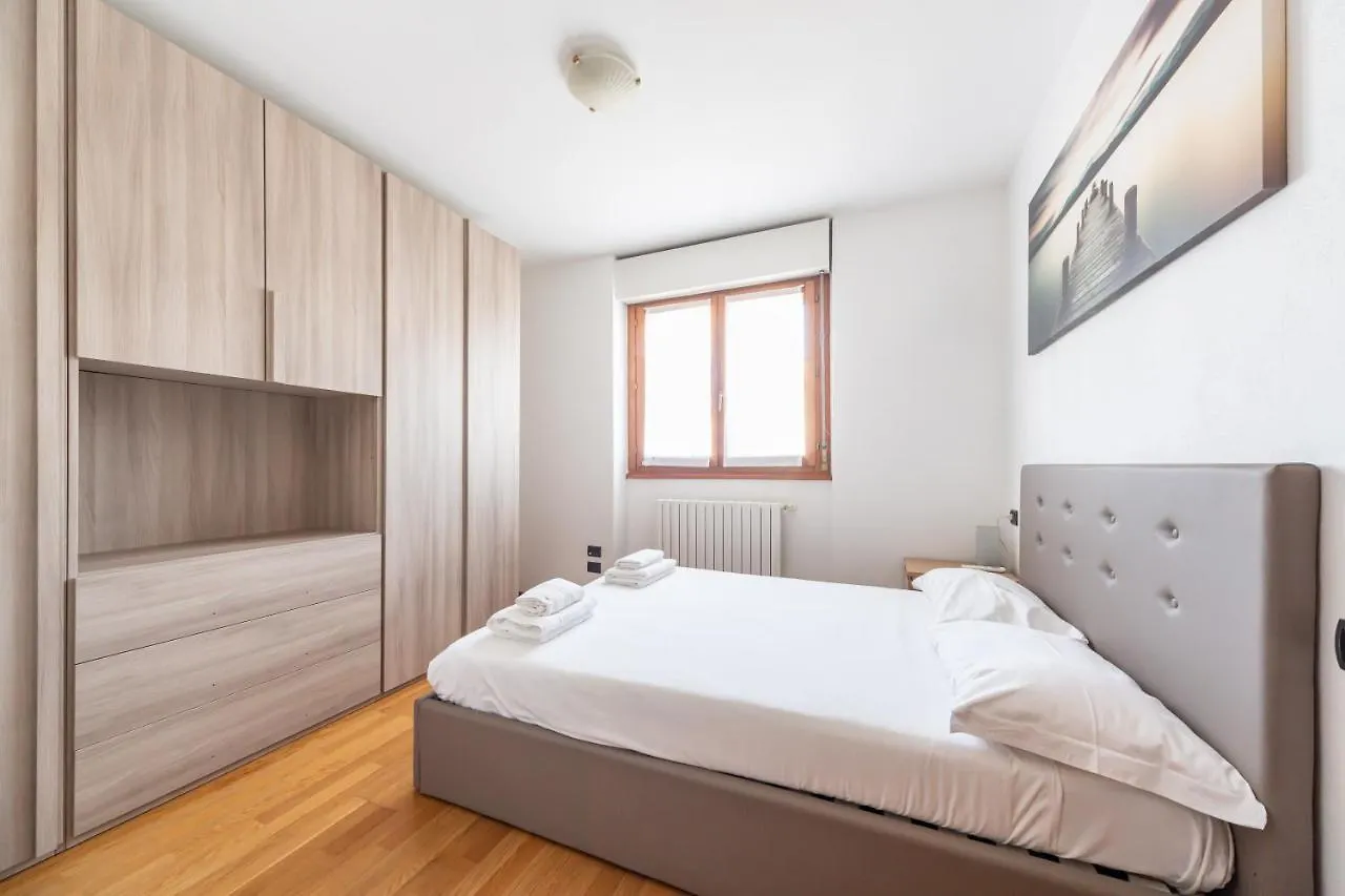 Apartment Ferienwohnung Cozy Apt - Private Parking & Terrace Mailand Italien