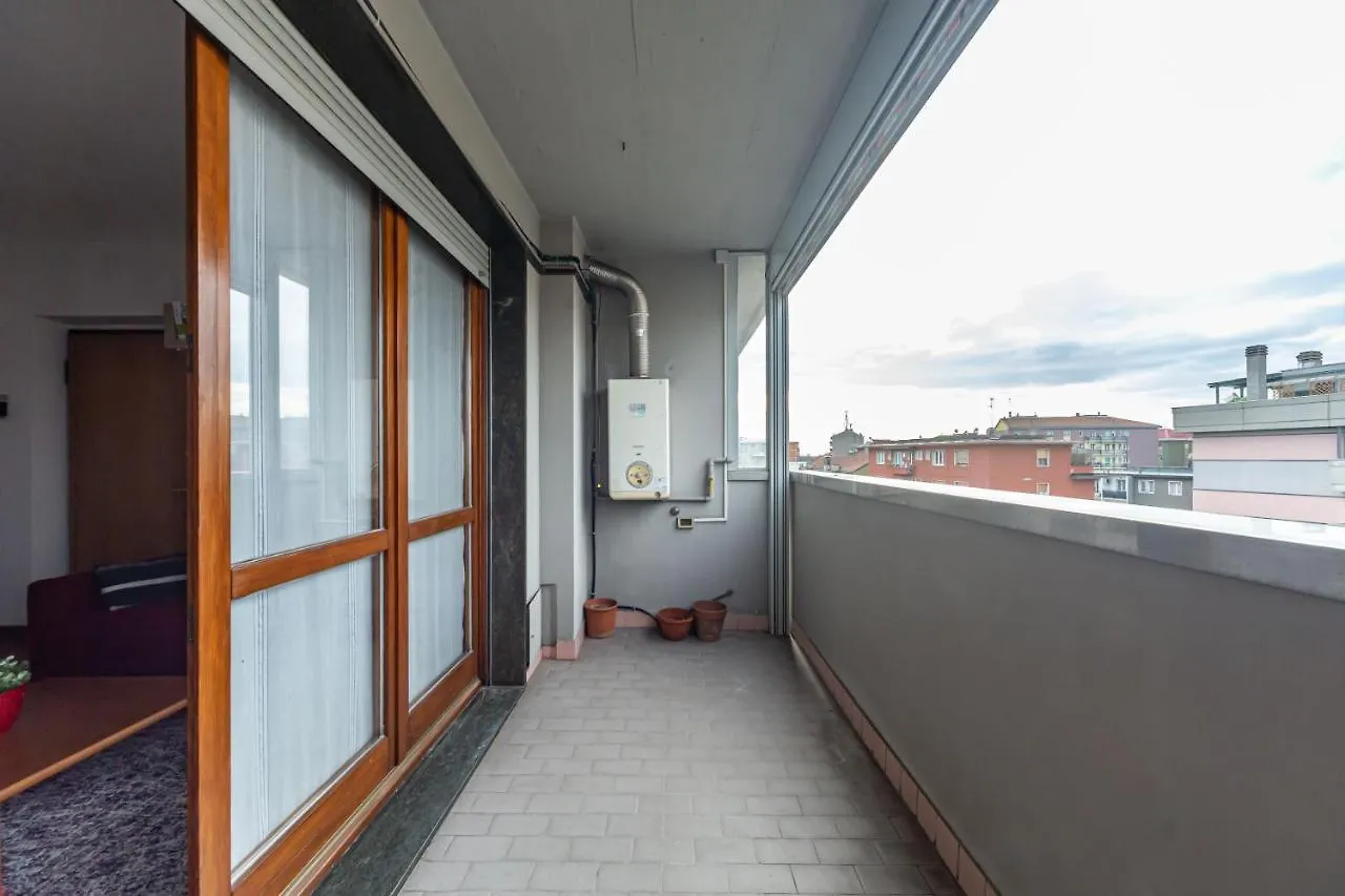 Ferienwohnung Cozy Apt - Private Parking & Terrace Mailand Italien