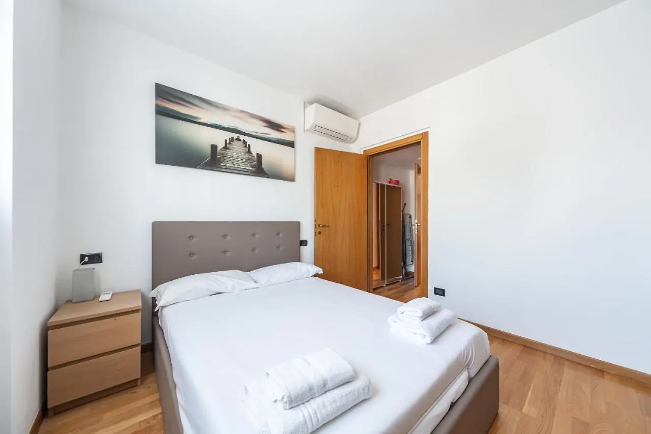 Appartement Cozy Apt - Private Parking & Terrace à Milan Italie