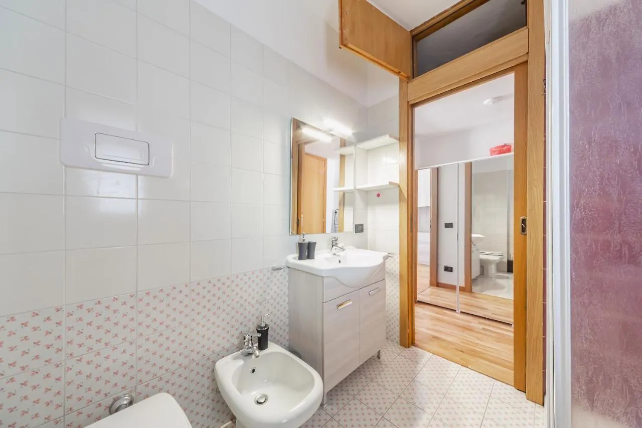 Appartement Cozy Apt - Private Parking & Terrace à Milan 0*,  Italie